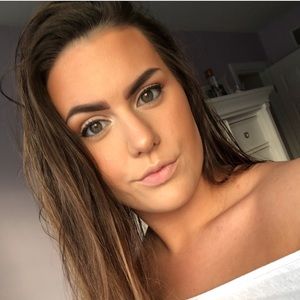 Meet your Posher, Chloe